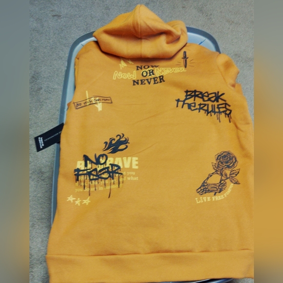 Graphic Hoodie offers welcome - Picture 12 of 14